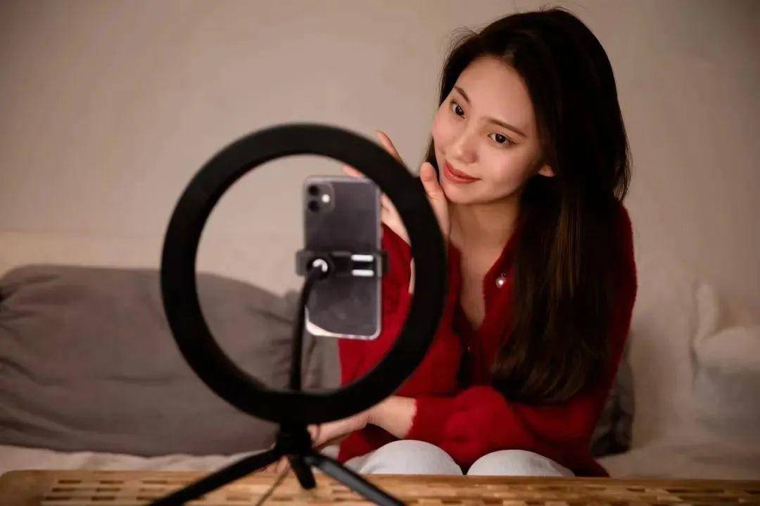 不会吧,大模型的尽头居然也是“带货”?-锋巢网