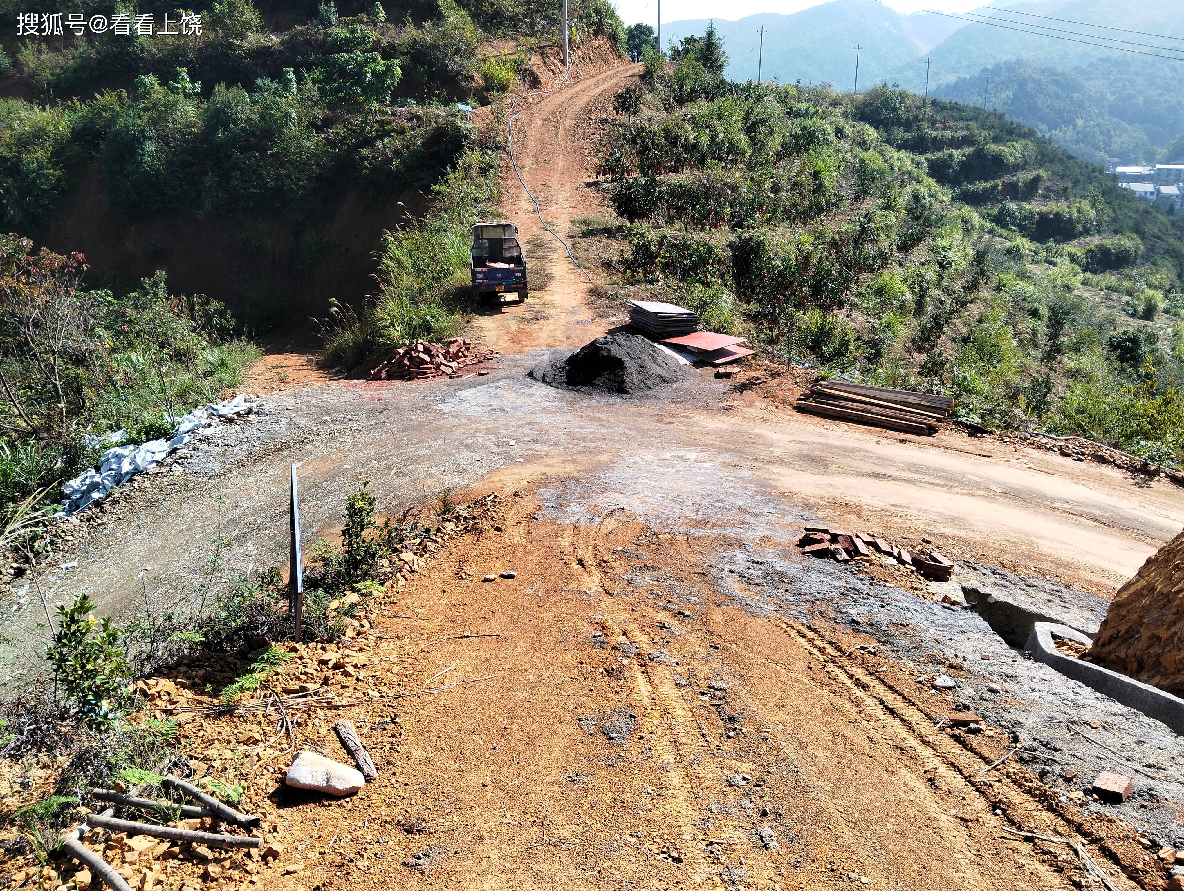 从视障者到创业者:江西上饶广信区何水学把几百亩荒山改造成果园 成了