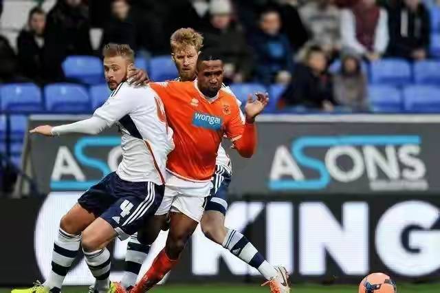 疯了！3亿违约金+2亿转会费，穆帅要接利物浦？红军球迷吵到破防！