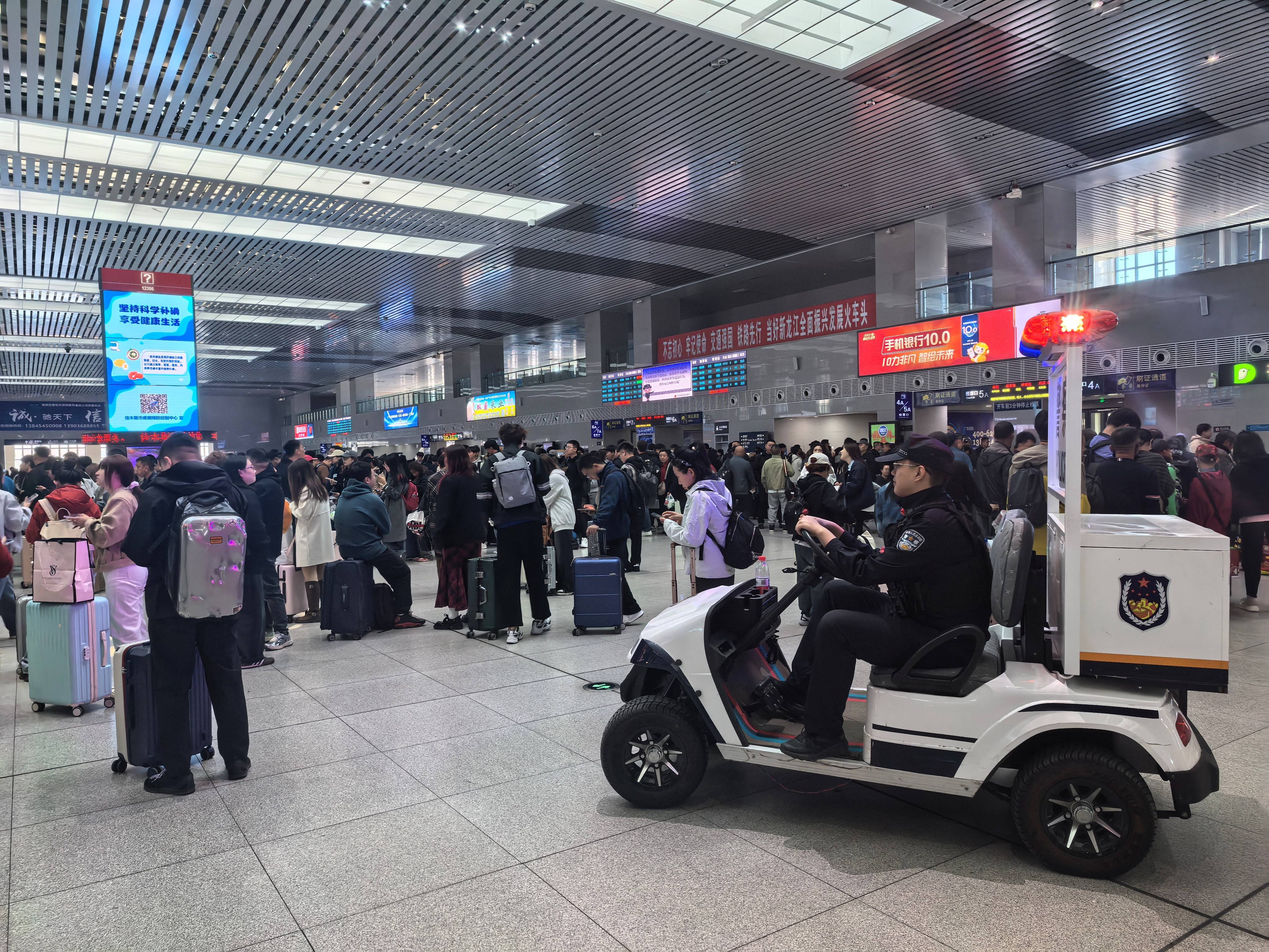 佳木斯铁路公安处:倾情服务,温暖旅客归途