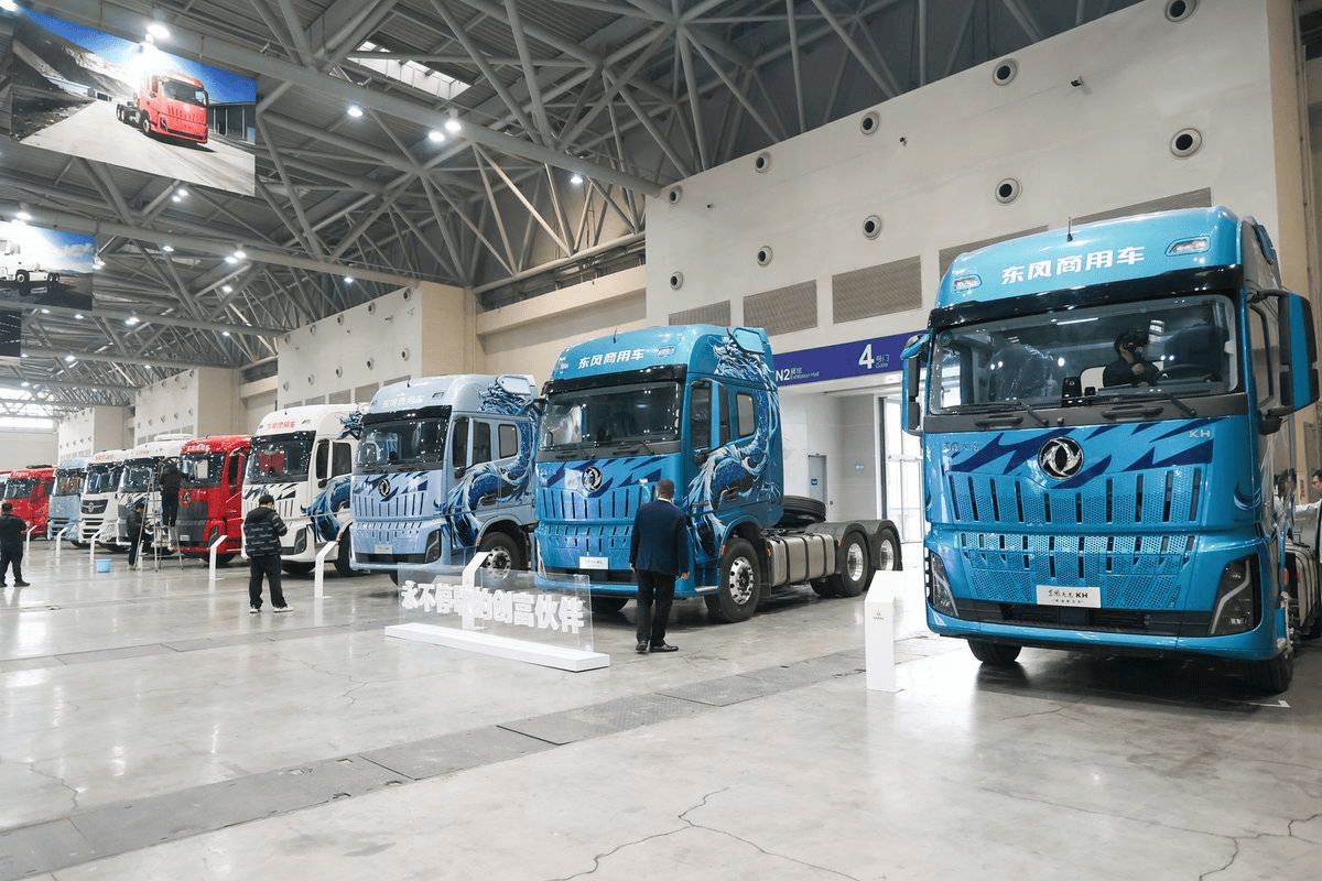 全新平台亮相！东风商用车2026年合作伙伴大会盛大启幕 剑指17.6万台