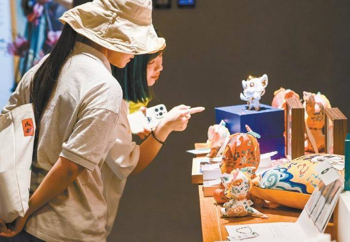 年轻人的顶流“财神”，站上购物中心C位-锋巢网