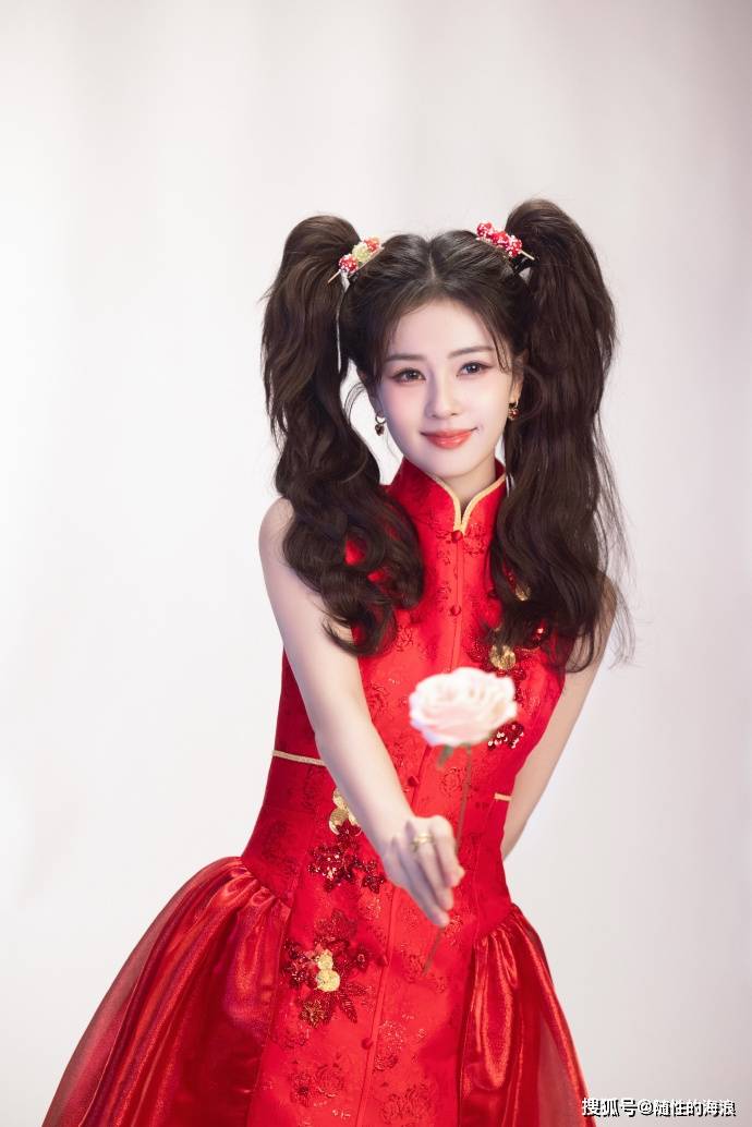 白鹿官宣王者荣耀，cos安琪拉，甜美娇俏！