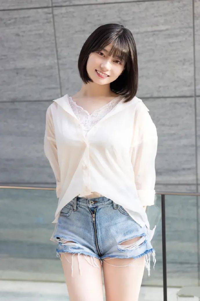 20岁，170cm，这张脸出现的那一刻，整个行业都安静了