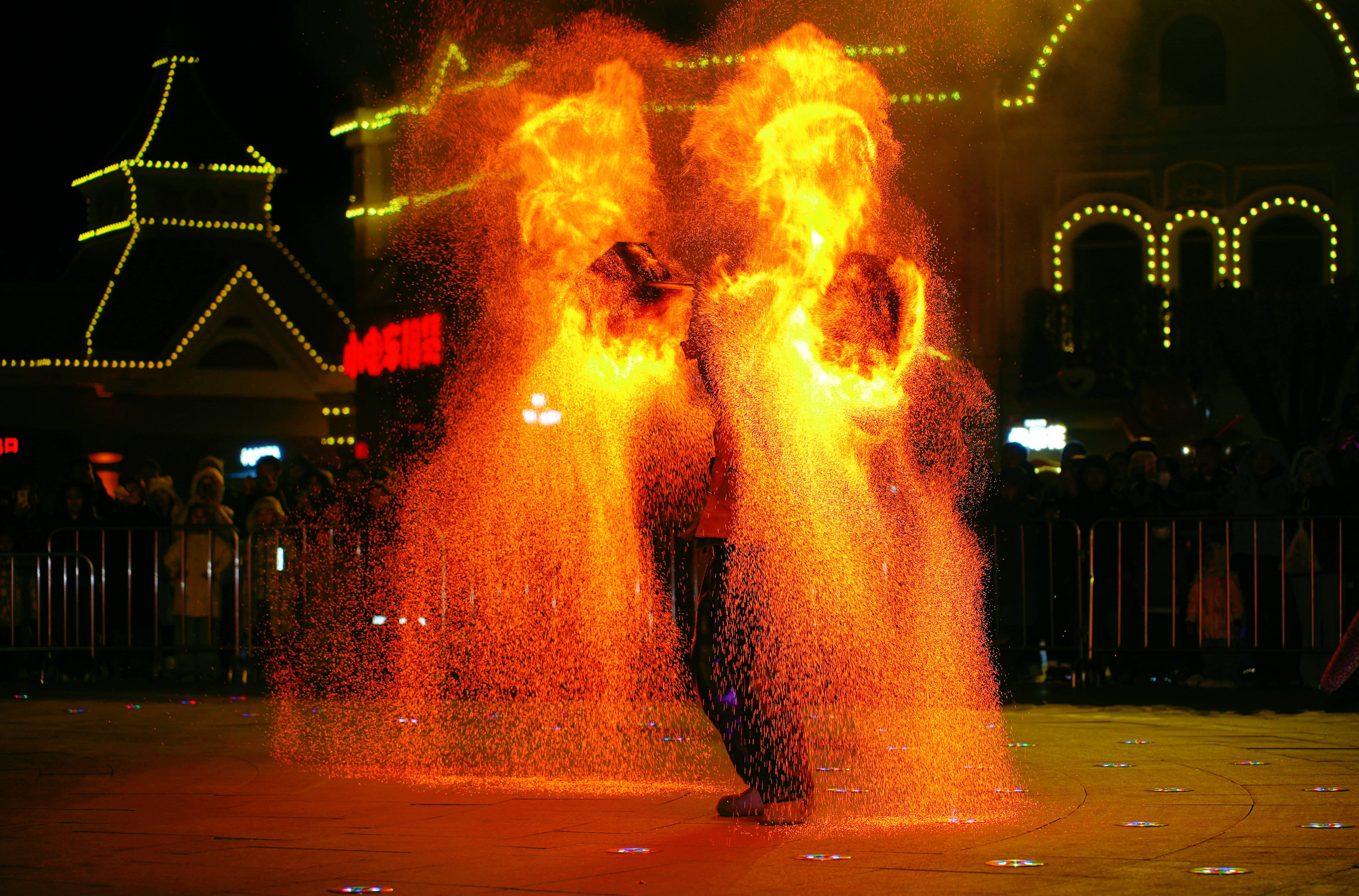 《哏儿都年味拉满!天津方特打造沉浸式新春文旅盛宴》