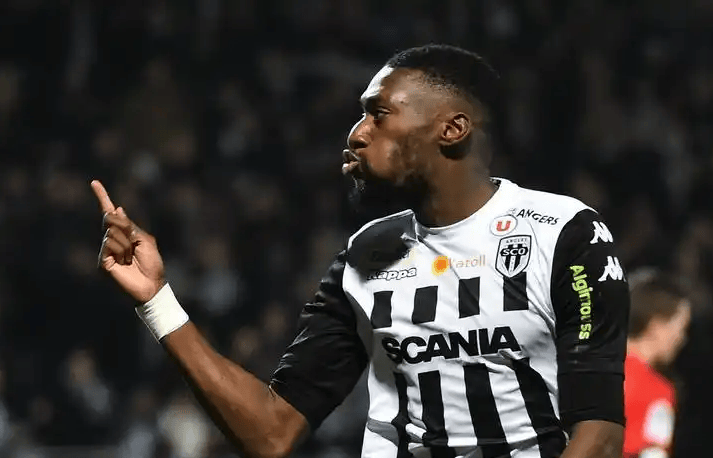 周五012法甲:朗斯VS昂热!争冠主场遇弱旅,残阵客队难逃碾压?