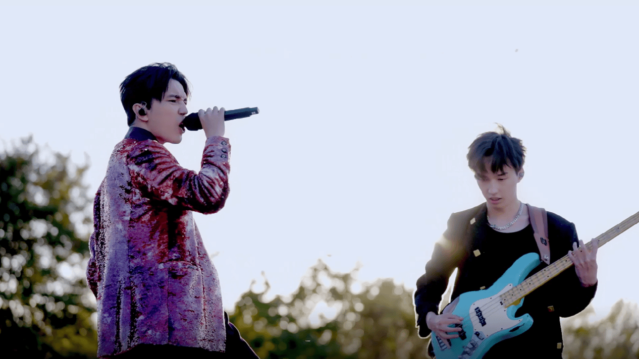 雨中等待三小时！迪玛希携《声起地平线》歌手们寒风中开嗓封面图