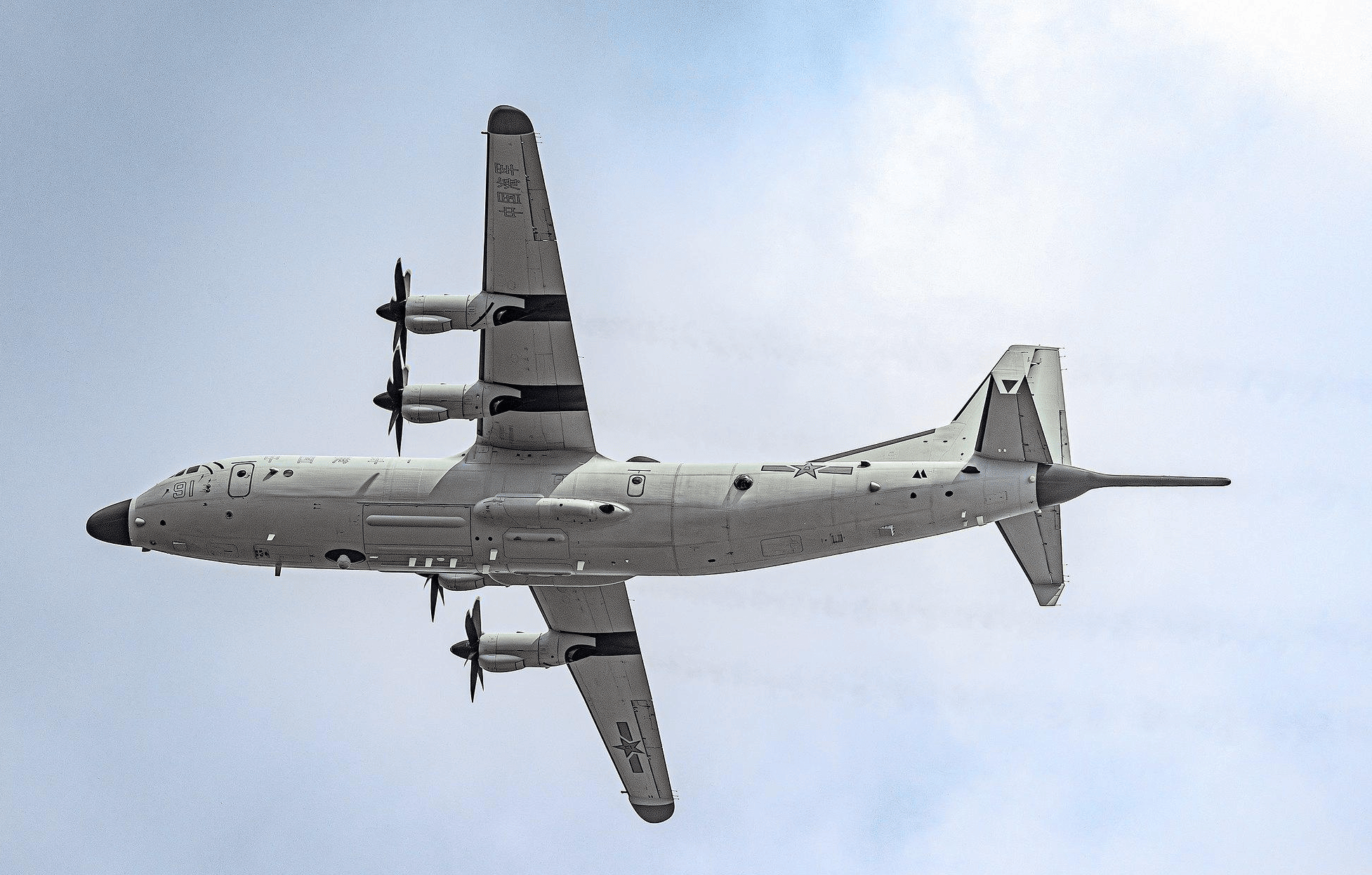 日战机长见识了，东海上出现前所未见中国战机，美日潜艇藏不住了 (图8)