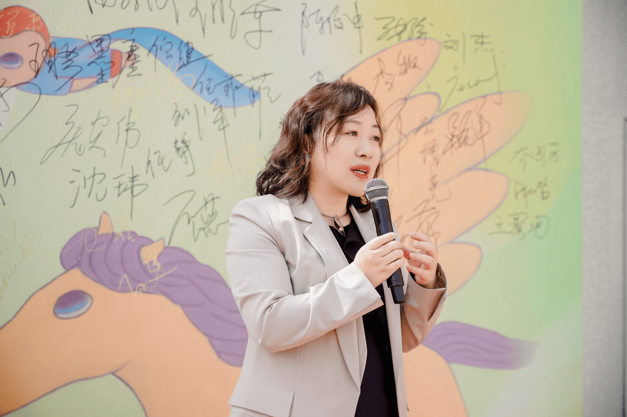 今日美术馆执行馆长晏燕女士致辞.png
