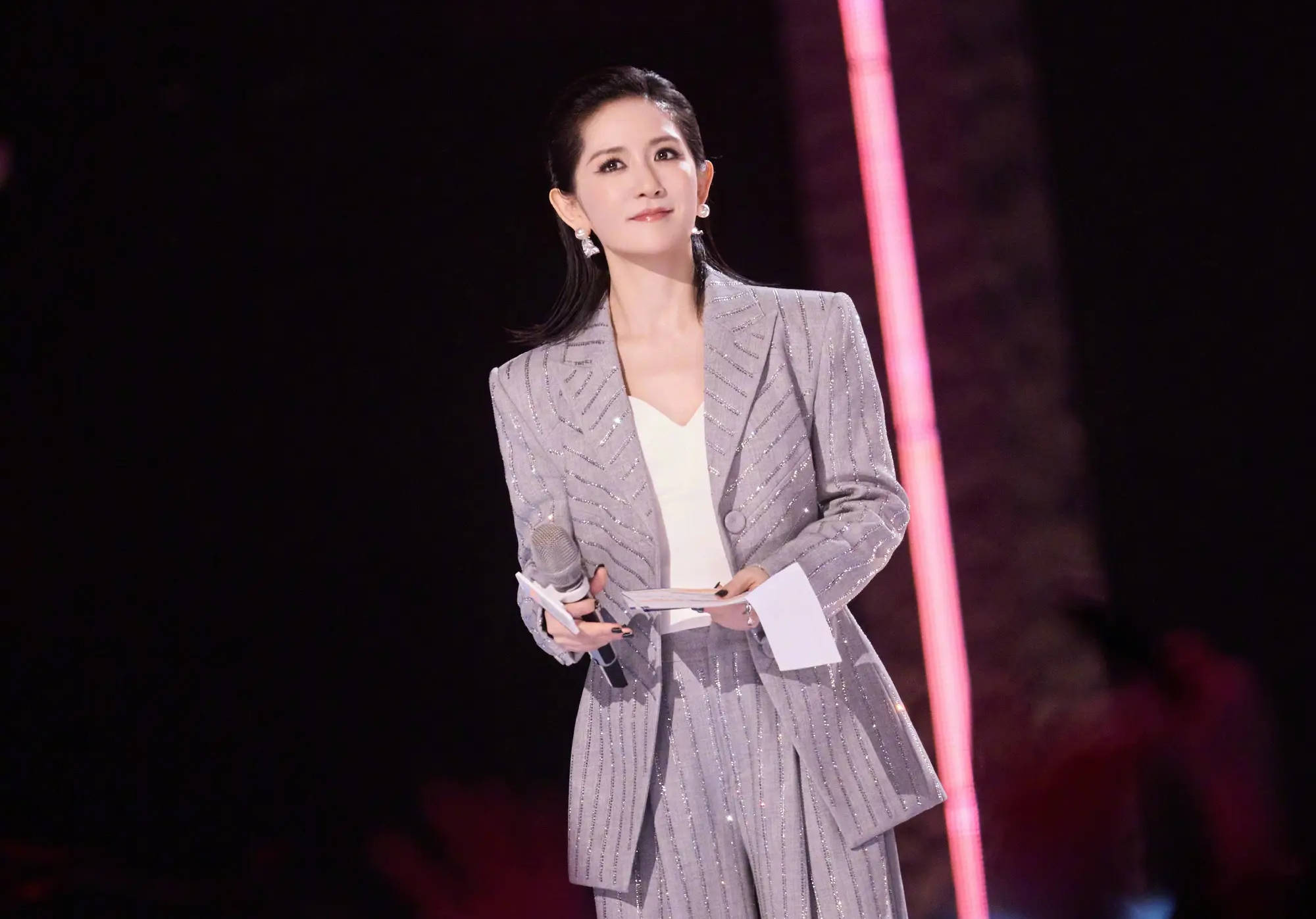 谢娜发文谈陶昕然被《浪姐》淘汰：请相信，真诚比名次走得更远封面图