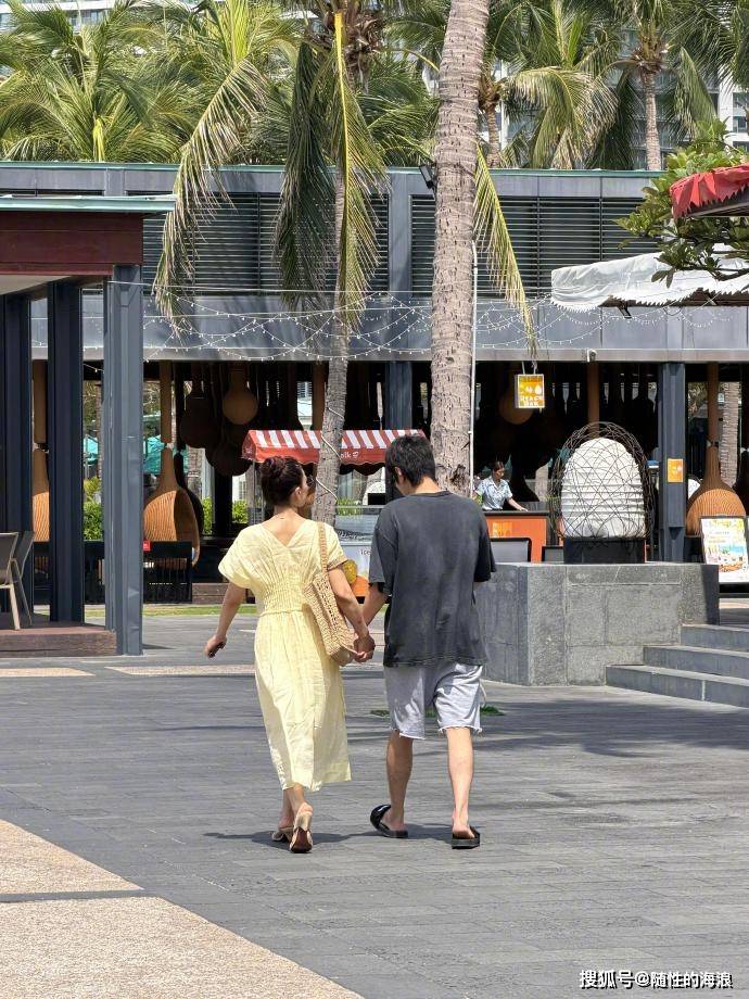 原创            三亚偶遇赵又廷高圆圆！结婚十几年零绯闻，这才是娱乐圈最干净的爱情