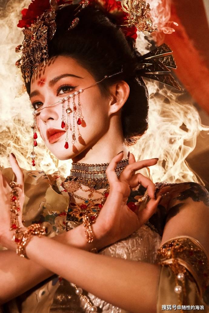 原创            程潇 × 燕云十六声｜樊楼舞姬惊艳亮相，这才是东方顶级颜值