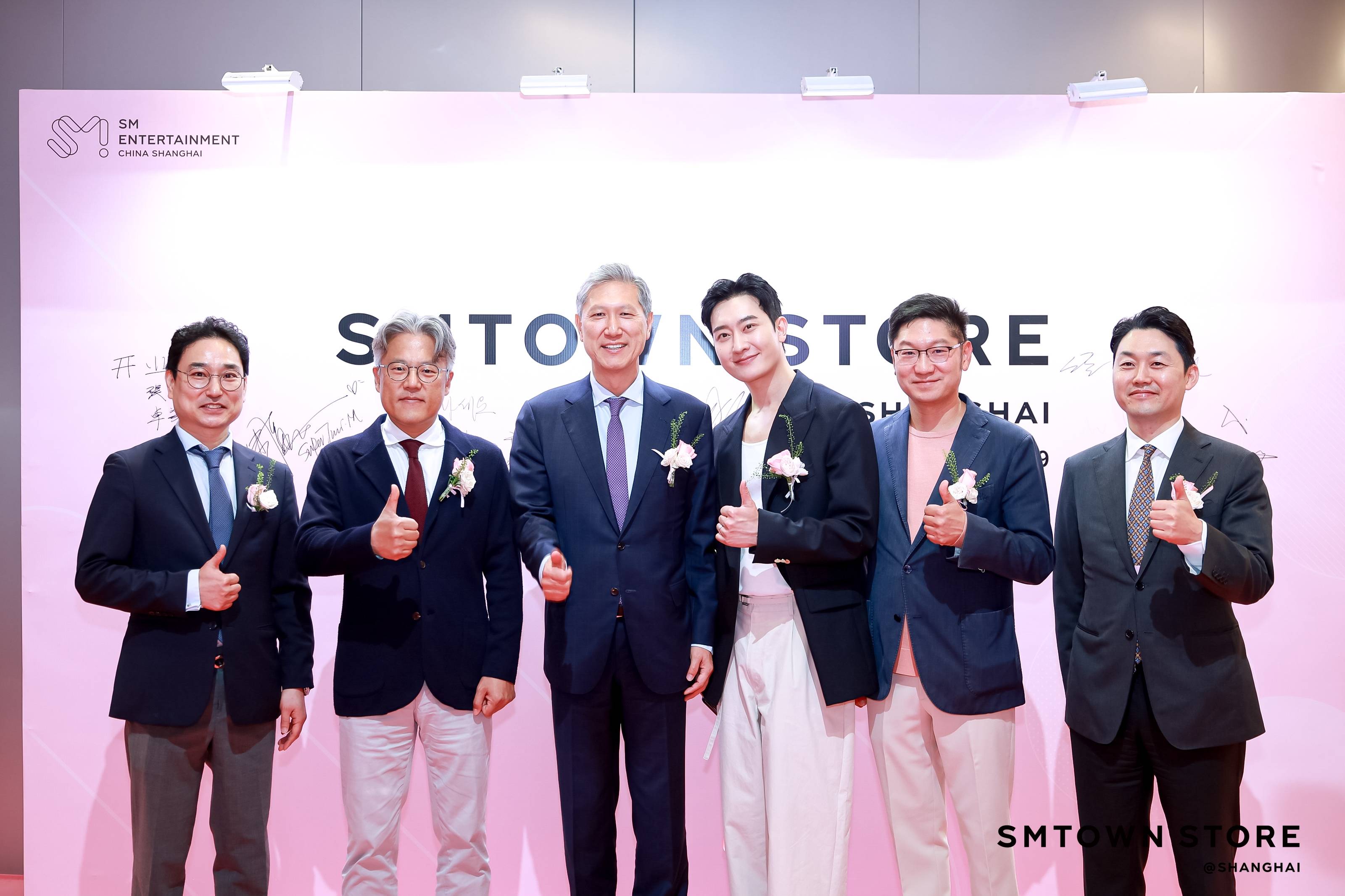 KSM副CEO韩知锡  & SME CEO 张哲赫 &  韩国驻华大使卢载宪 & KSM中国法人理事周觅 & SME CEO 卓荣俊 & KSM CEO 金东铉 （从左往右顺序） .JPG