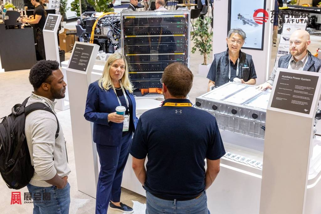 TB1_6855_Expo_Hall.jpg