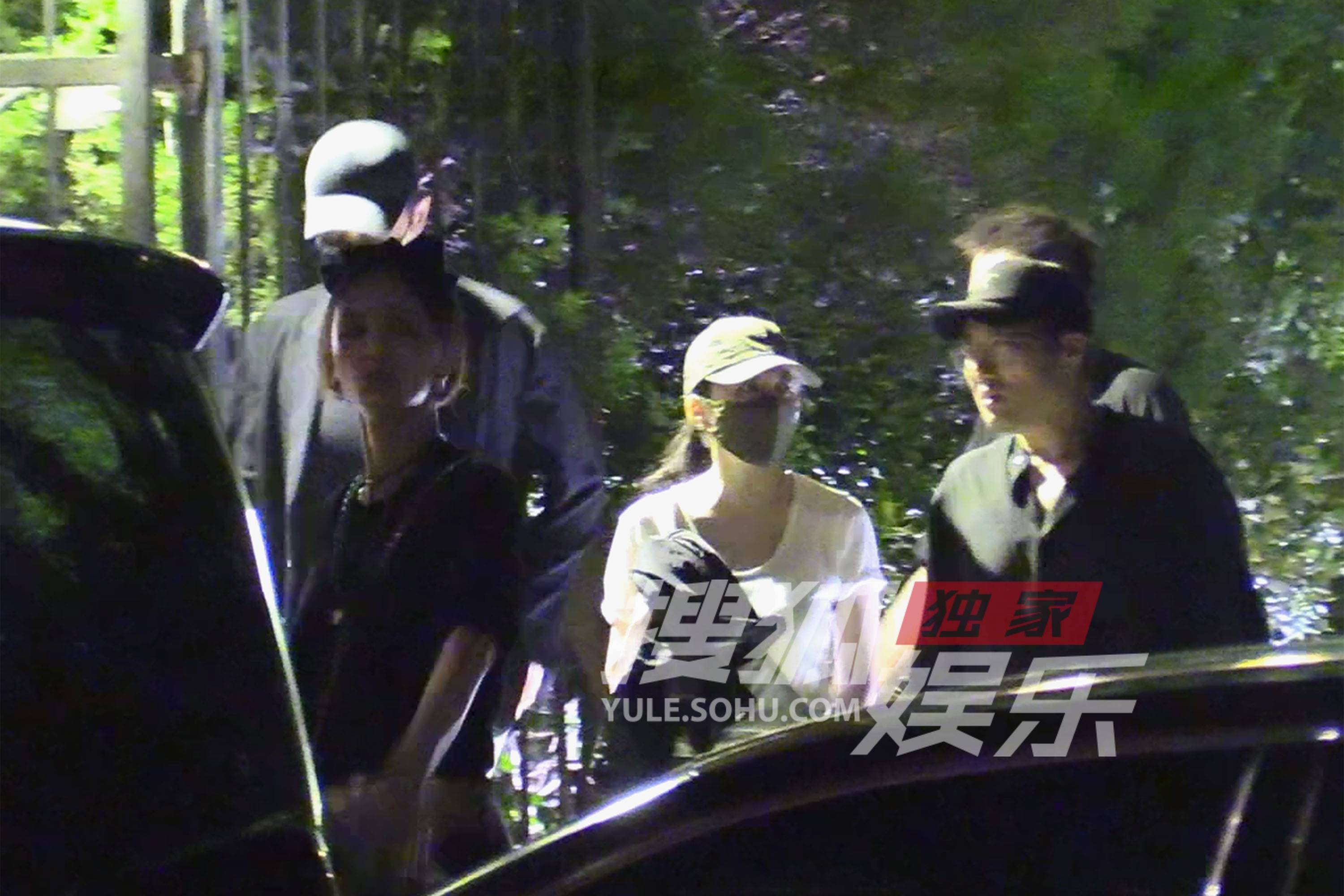 俞飞鸿张歆艺彭冠英等聚会 场面热闹融洽都很开心