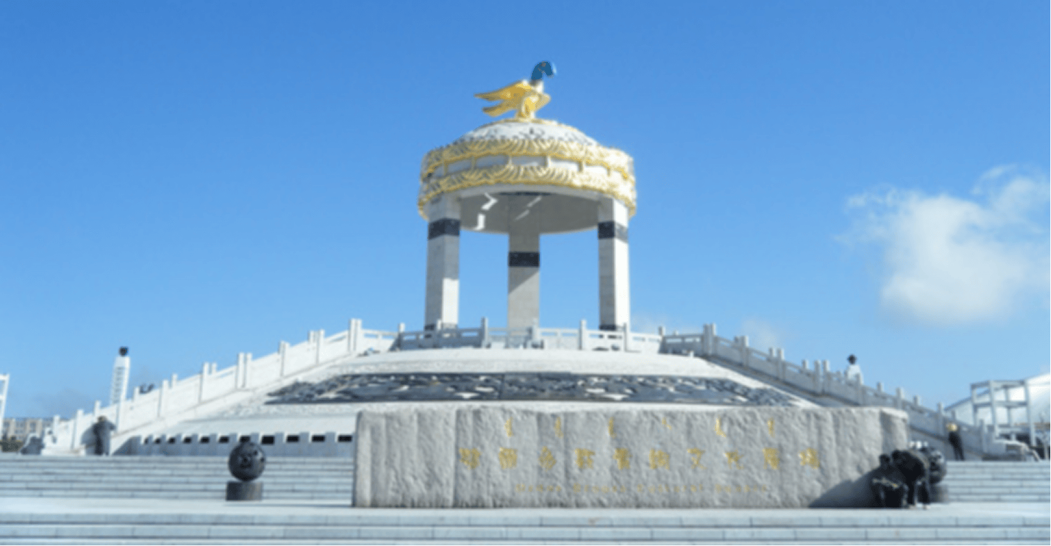 鄂尔多斯青铜器文化广场《皇冠》雕塑.png