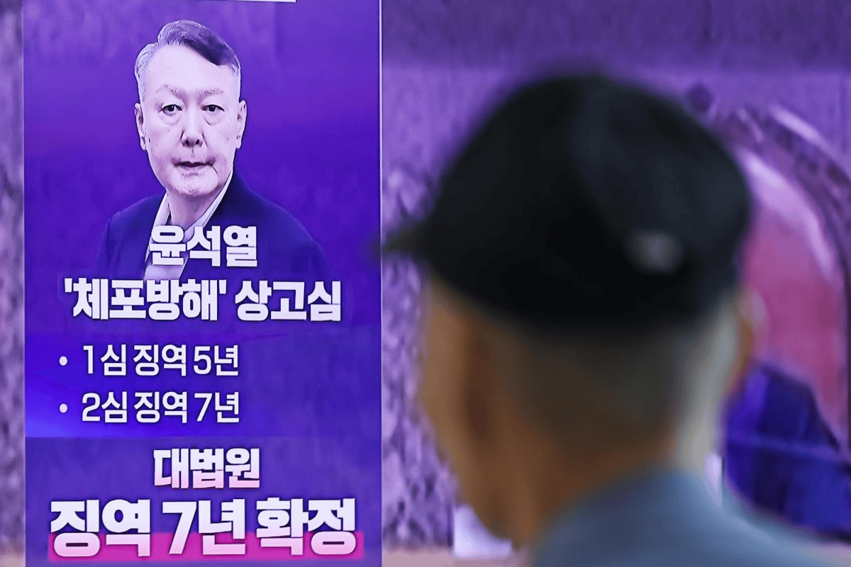 尹锡悦涉嫌妨碍逮捕案终审被判7年 仍有7起刑案在身 -华闻时空