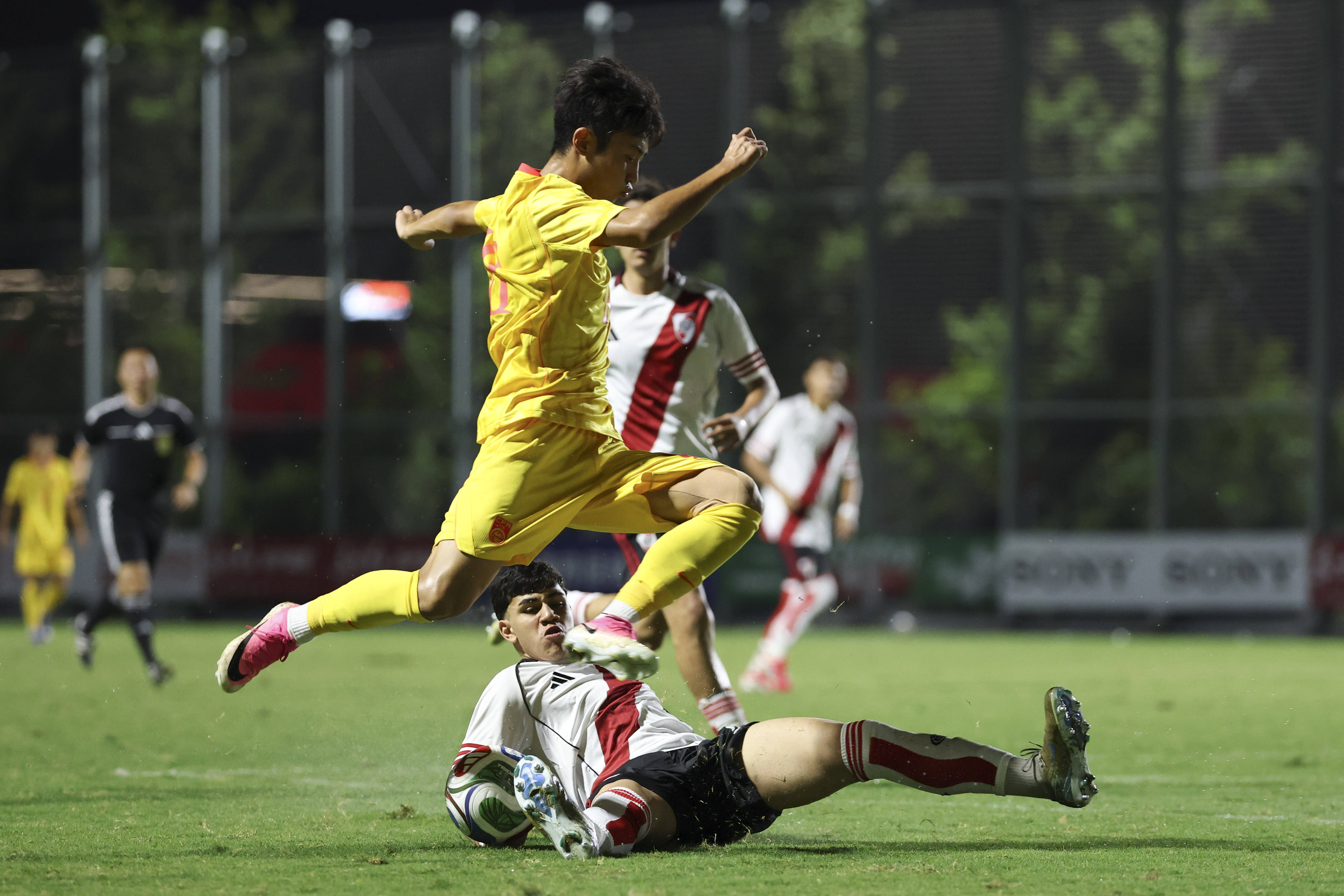 （体育）（1）足球——上海明日之星冠军杯半决赛：中国U17男足对阵河床U17男足XxjpseC000276_20260807_PEPFN0A001.JPG