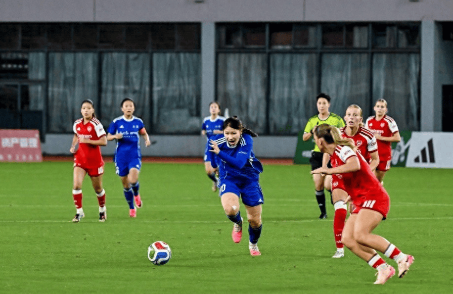 上海U17女足1-2惜败阿森纳，小组赛赢过4比0的对手靠抽签进决赛
