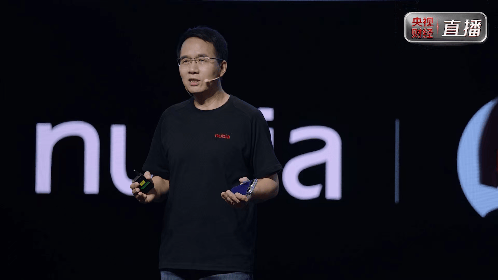 《一句话包办全场景！全球首款AI智能体手机努比亚NaviX Ultra上市》