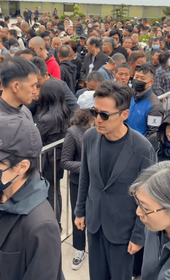 告别“爷叔”，胡歌陈龙双双哭了
