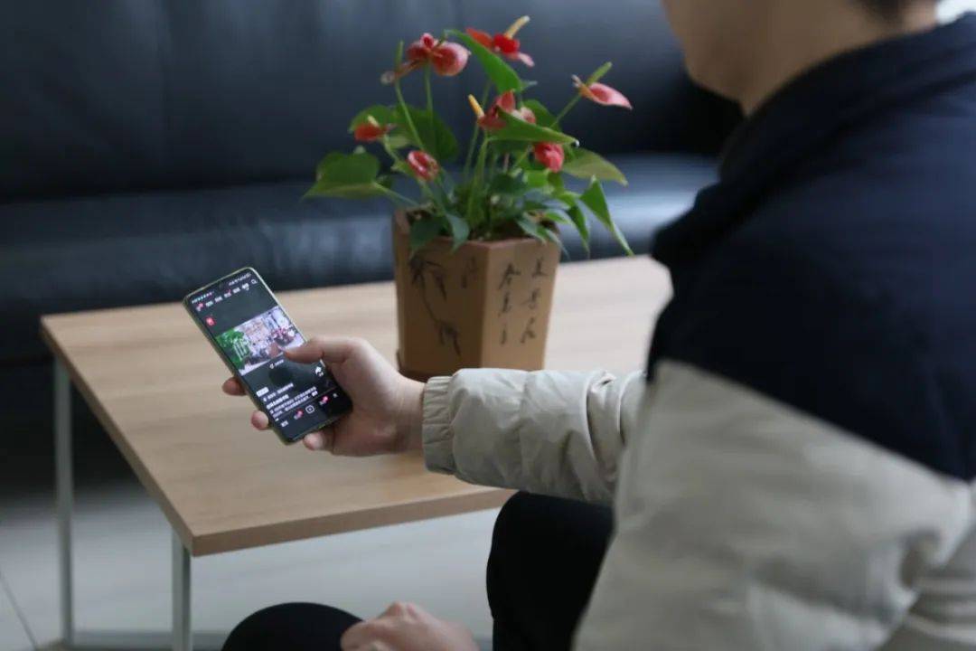 会自动“办事”的AI手机,管得有点多 会自动“办事”的AI手机,管得有点多