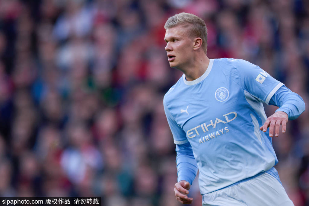 英超-曼城3-0十人利物浦8连胜 哈兰德破门多库世界波
