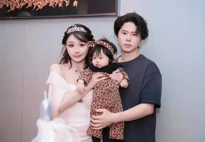 体操女神芦玉菲，比刘璇还美，25岁悄然成妈妈，孩子父亲竟是他！