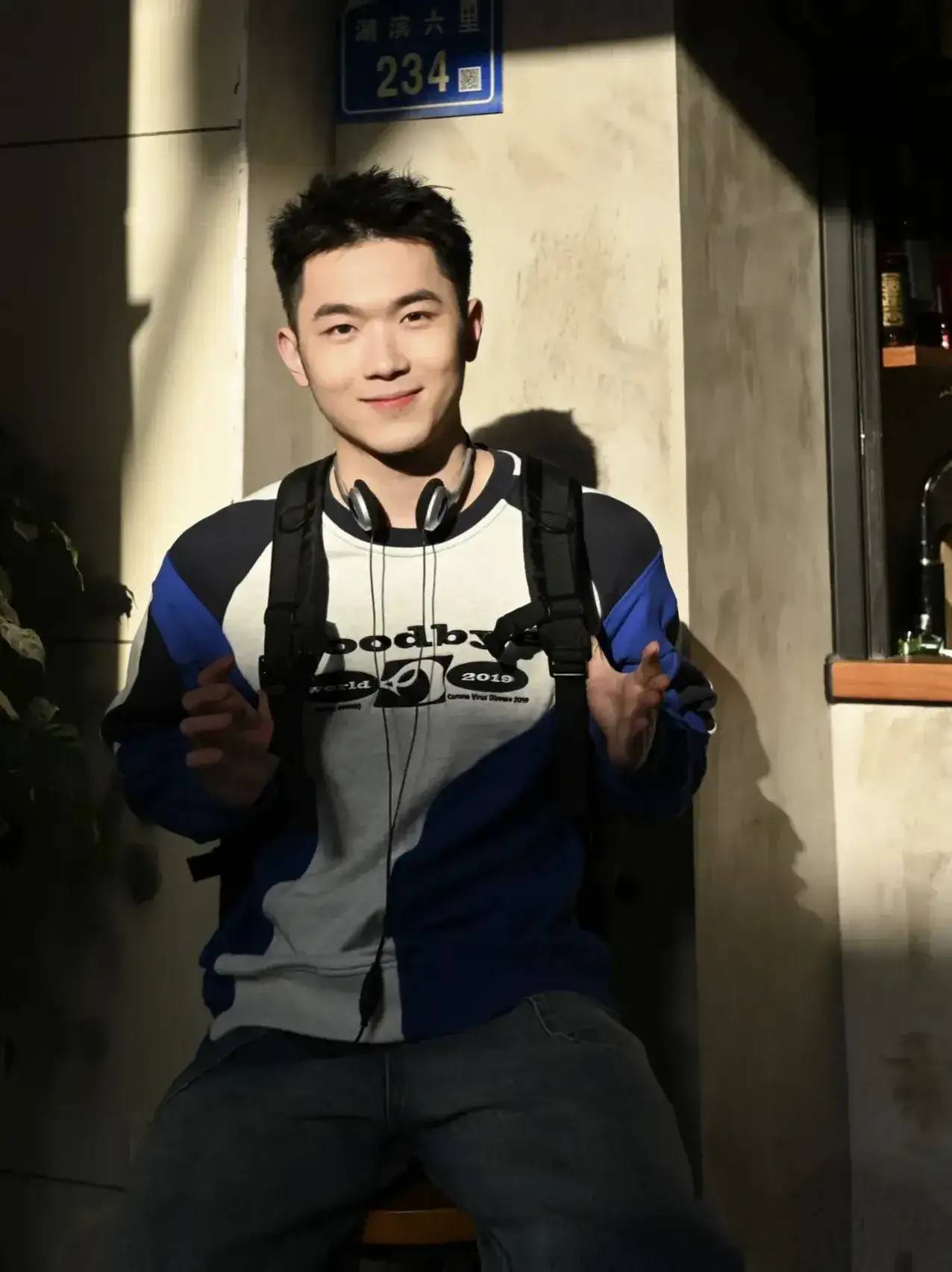 男神孙涵亮肌肉魅力与完美气质的完美结合引领时尚潮流