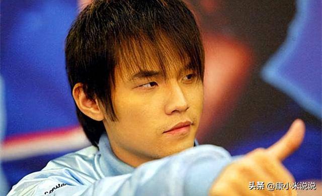 他的父亲周耀中是淡江中学的物理老师,而母亲叶惠美则是淡江中学的