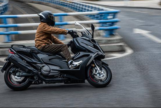 国产豪华大绵羊王者——光阳ak550Ⅱ代测评_搜狐汽车_搜狐网