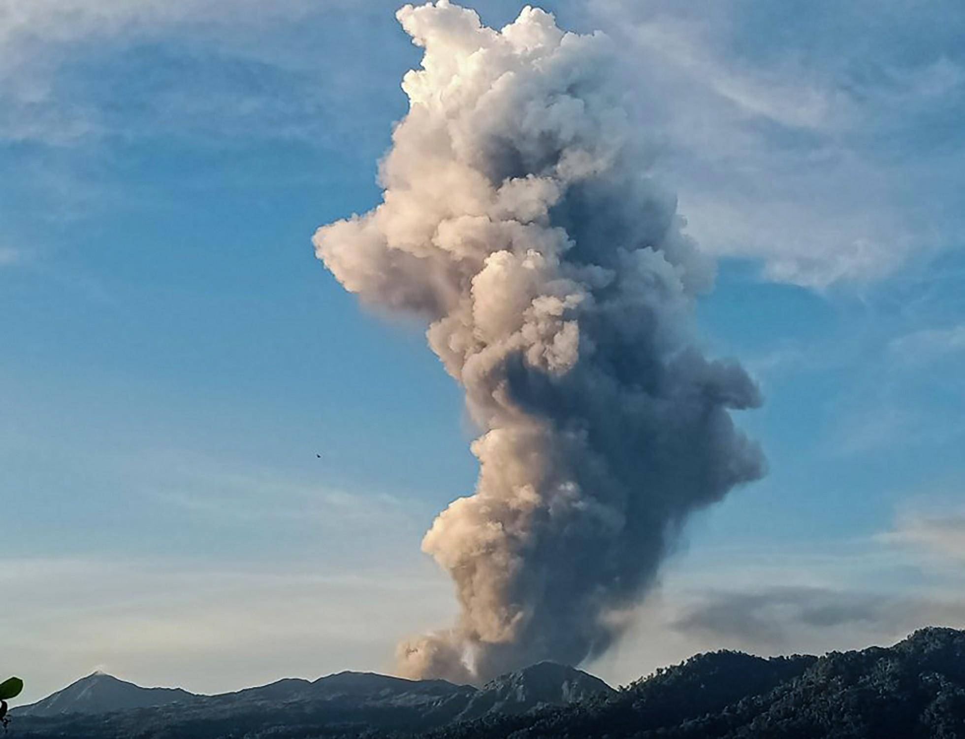 印尼杜科诺火山喷发