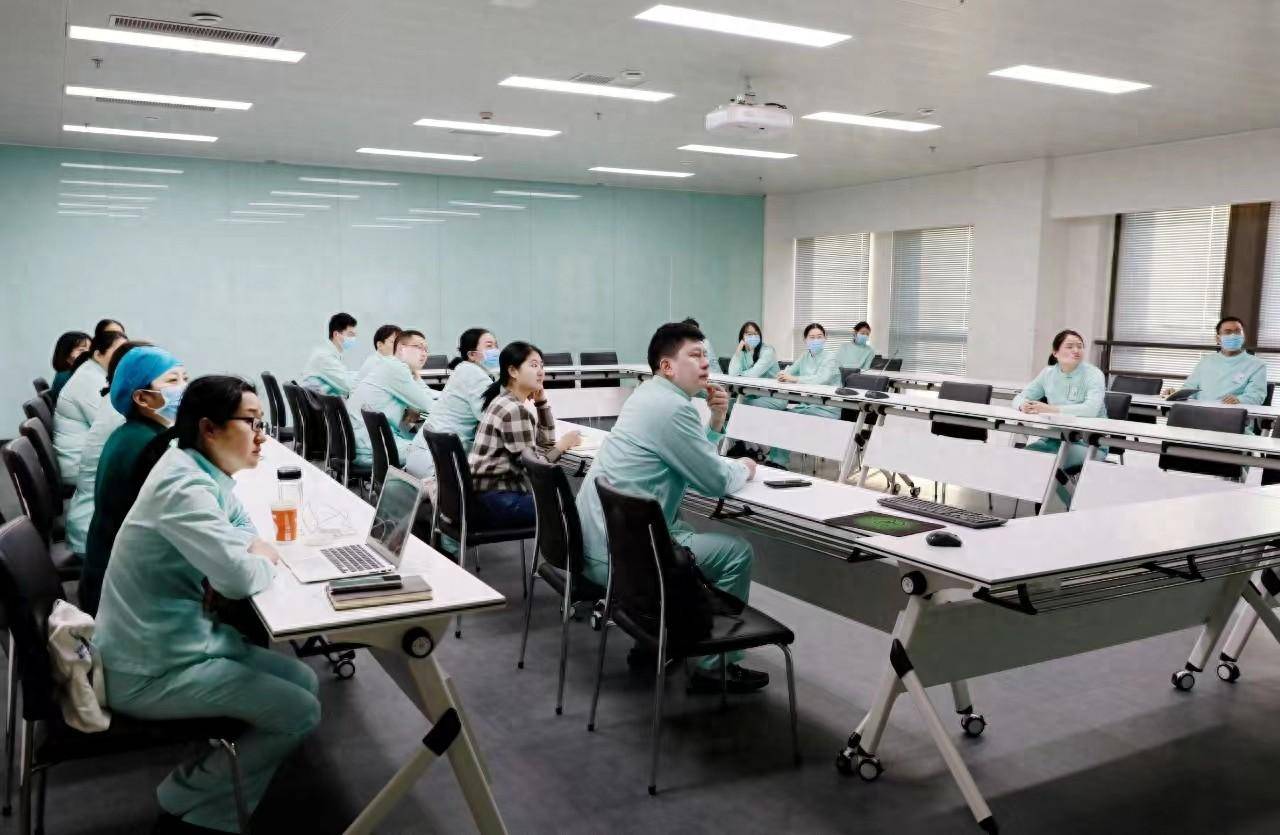 口腔复杂种植病例如何定方案?多学科专家来会诊_患者_医生_进行
