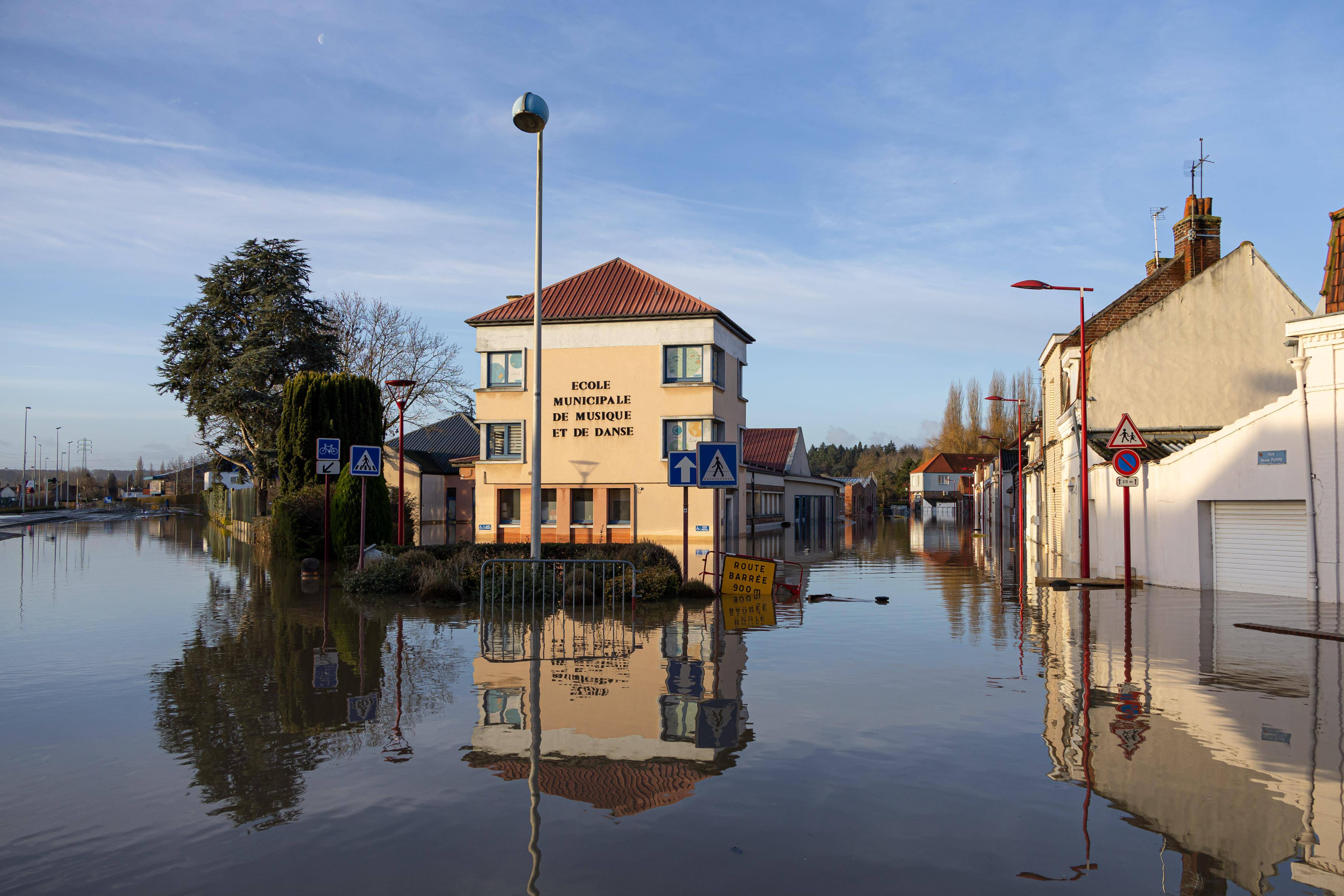 法国北部遭遇洪涝_新华社_街道_加来