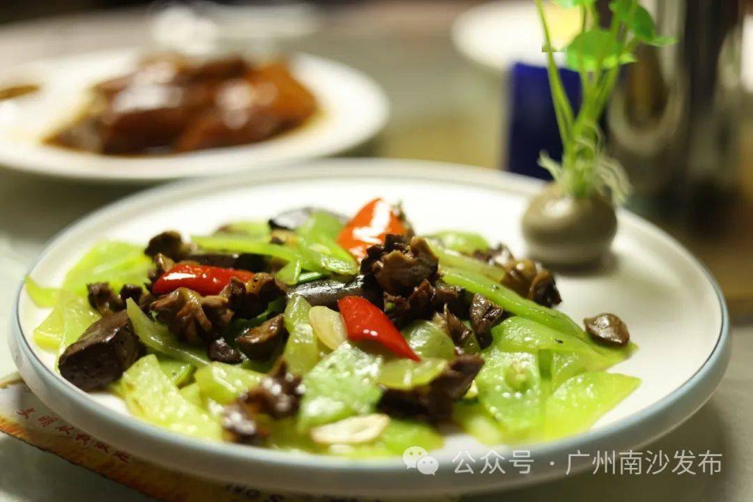 茗荔园农庄的旁边就是天然湖泊,与农庄浑然一体.