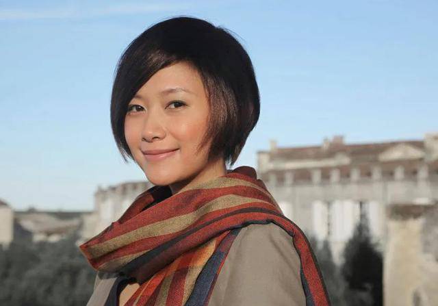 徐静蕾影视之路:从演员到导演的华丽转身,书法与绘画的艺术天分_代表