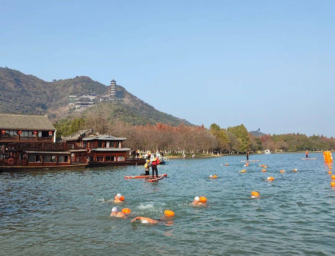 近日,2023年第六届中国61杭州湘湖泳渡节在杭州萧山湘湖老虎洞景区