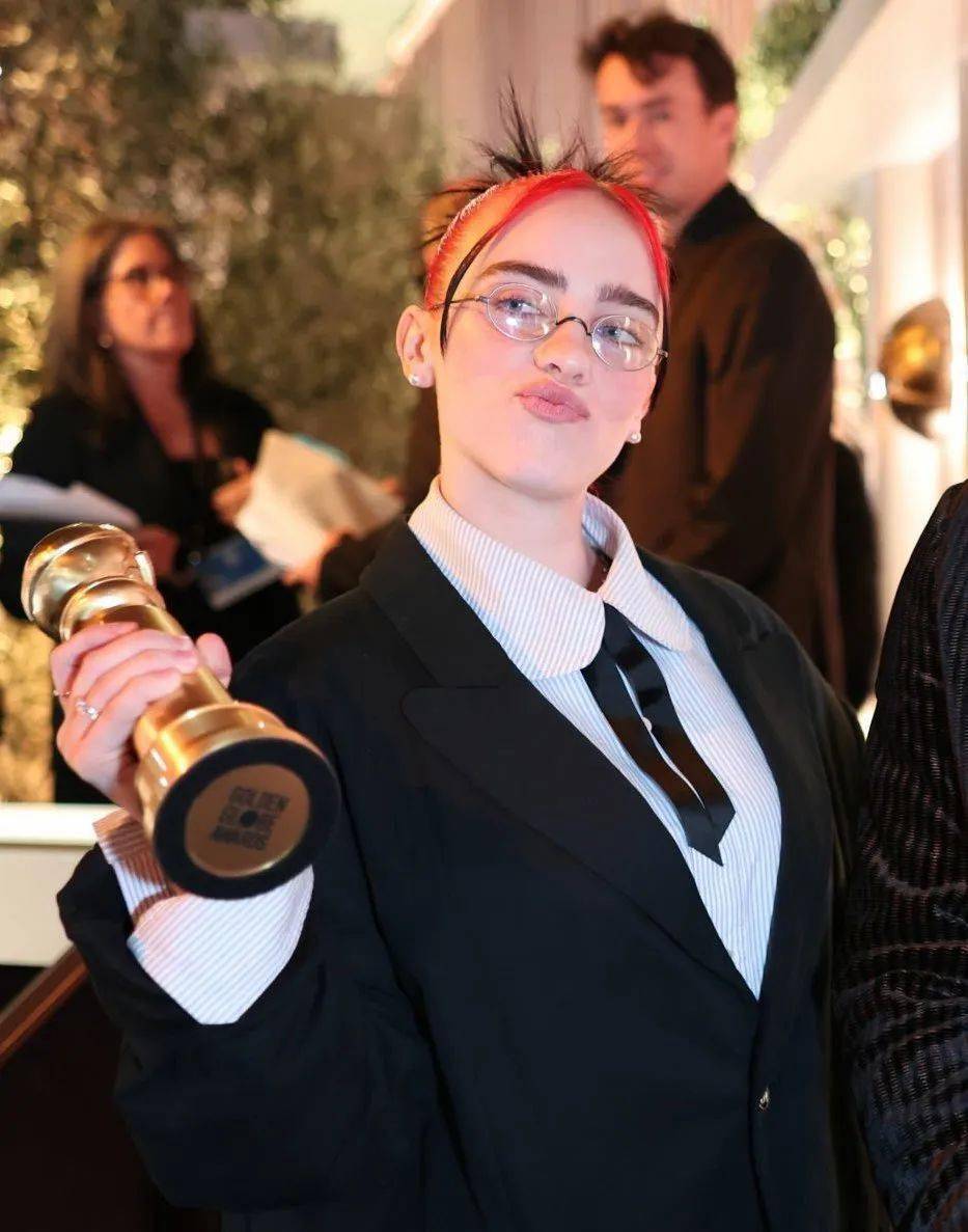 22岁的碧梨断崖式衰老?发际线严重后移…_billie_eilish_情感