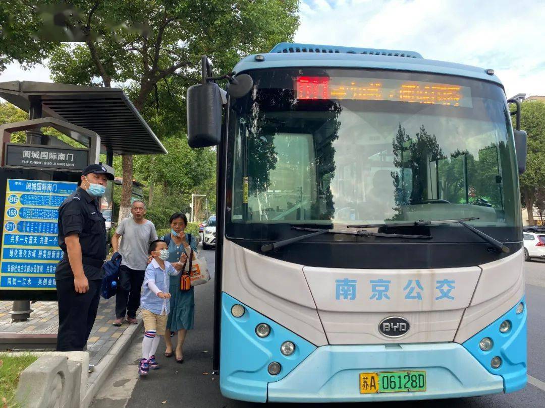 城市轨道车站出入口100米范围内常规公交站点覆盖率要提升至50%