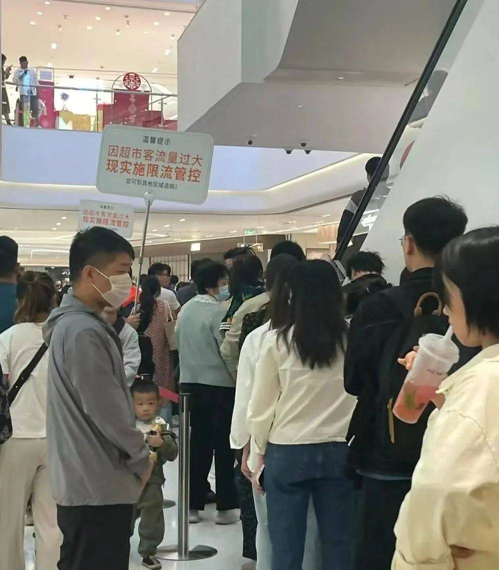 胖东来火了,一家超市凭什么让年轻人涌向许昌?_关关和_网友_服务