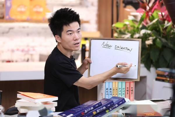 主播赚钱排行_2023主播年收入50强榜单揭晓!小杨哥辛巴李佳琦断层领先,一年赚...(2)