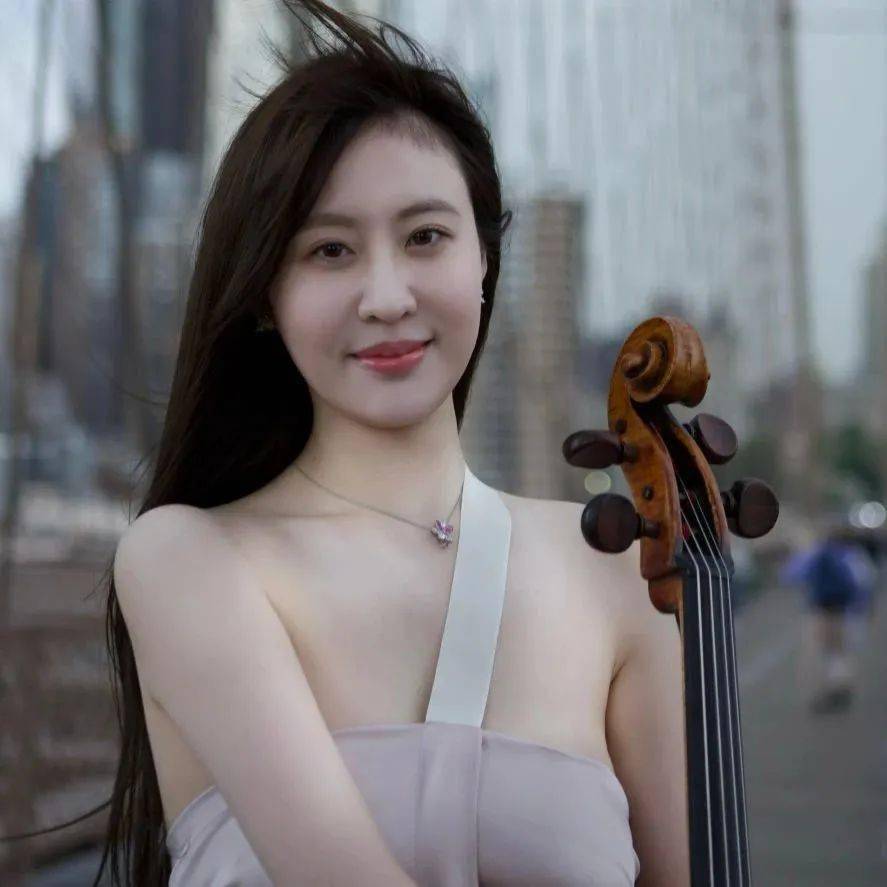 7岁学习大提琴,11岁考入中央音乐学院附小,师从朱亦兵教授.