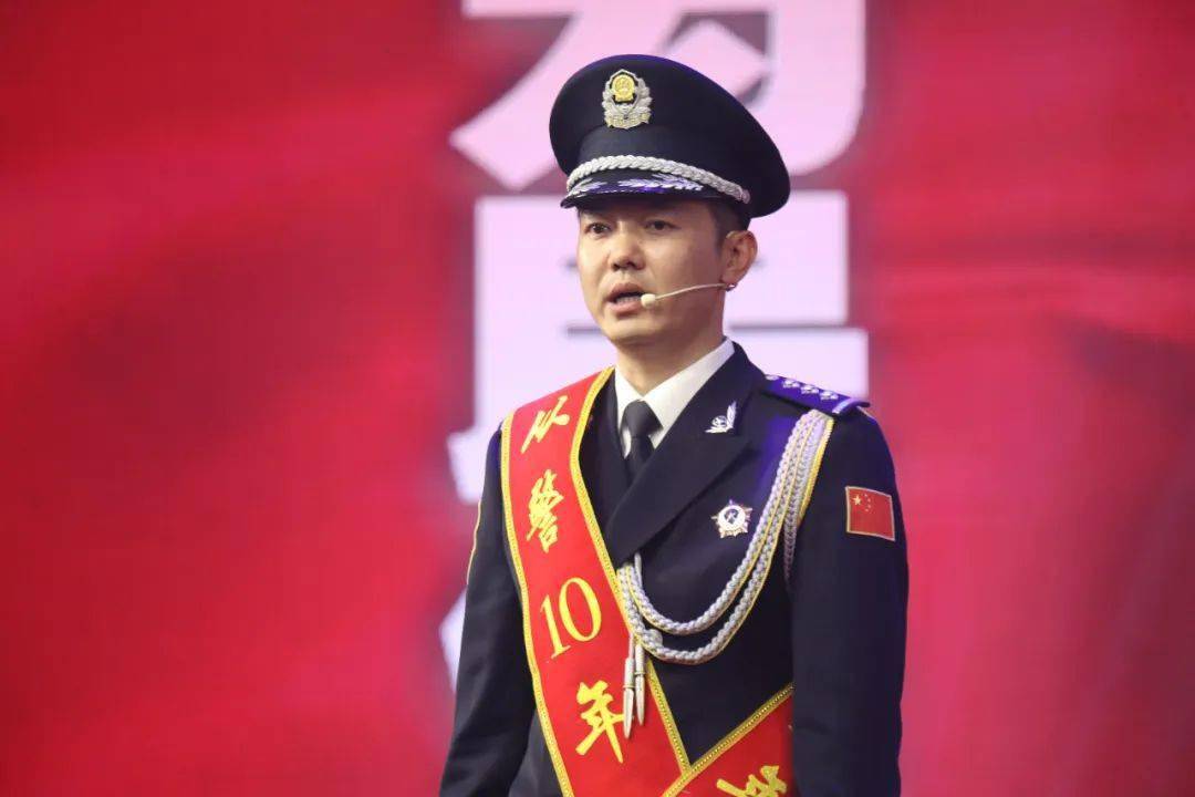 欢歌颂盛世笑语迎节日擎旗铸忠诚热血守平安1月9日大通县公安局举办