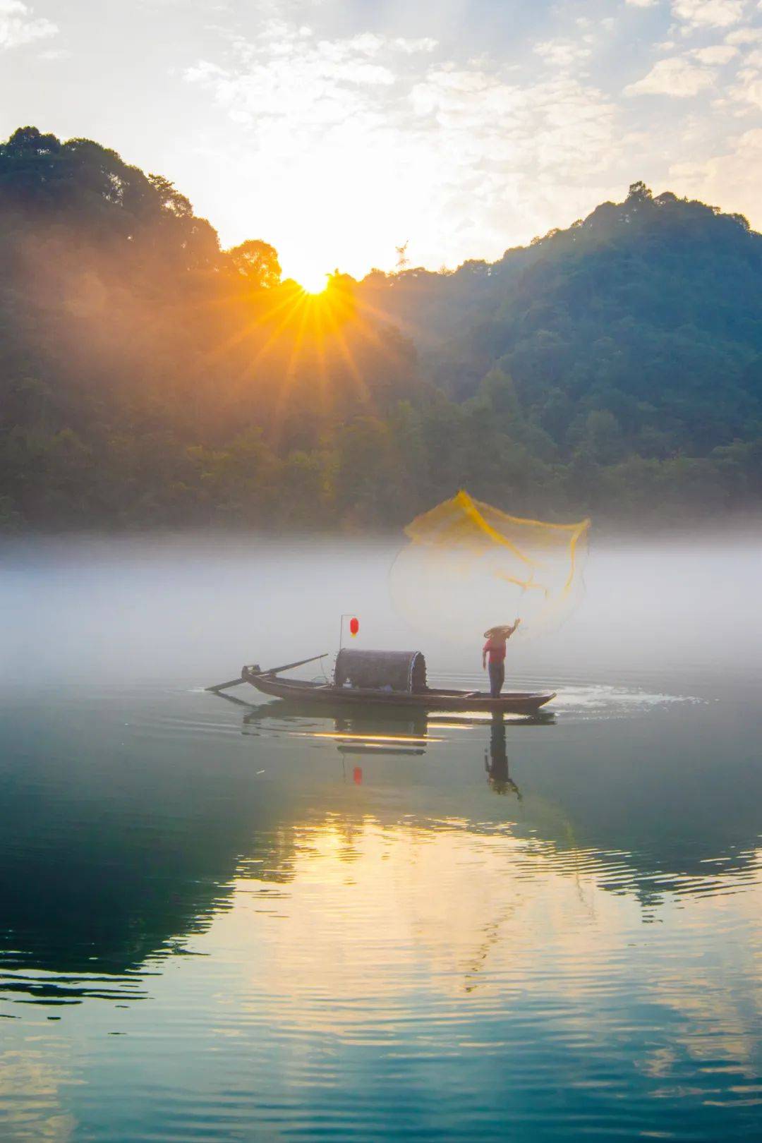 他们要么是听着湘江边的号子长大,要么在洞庭湖区的渡船上晃荡过脚丫