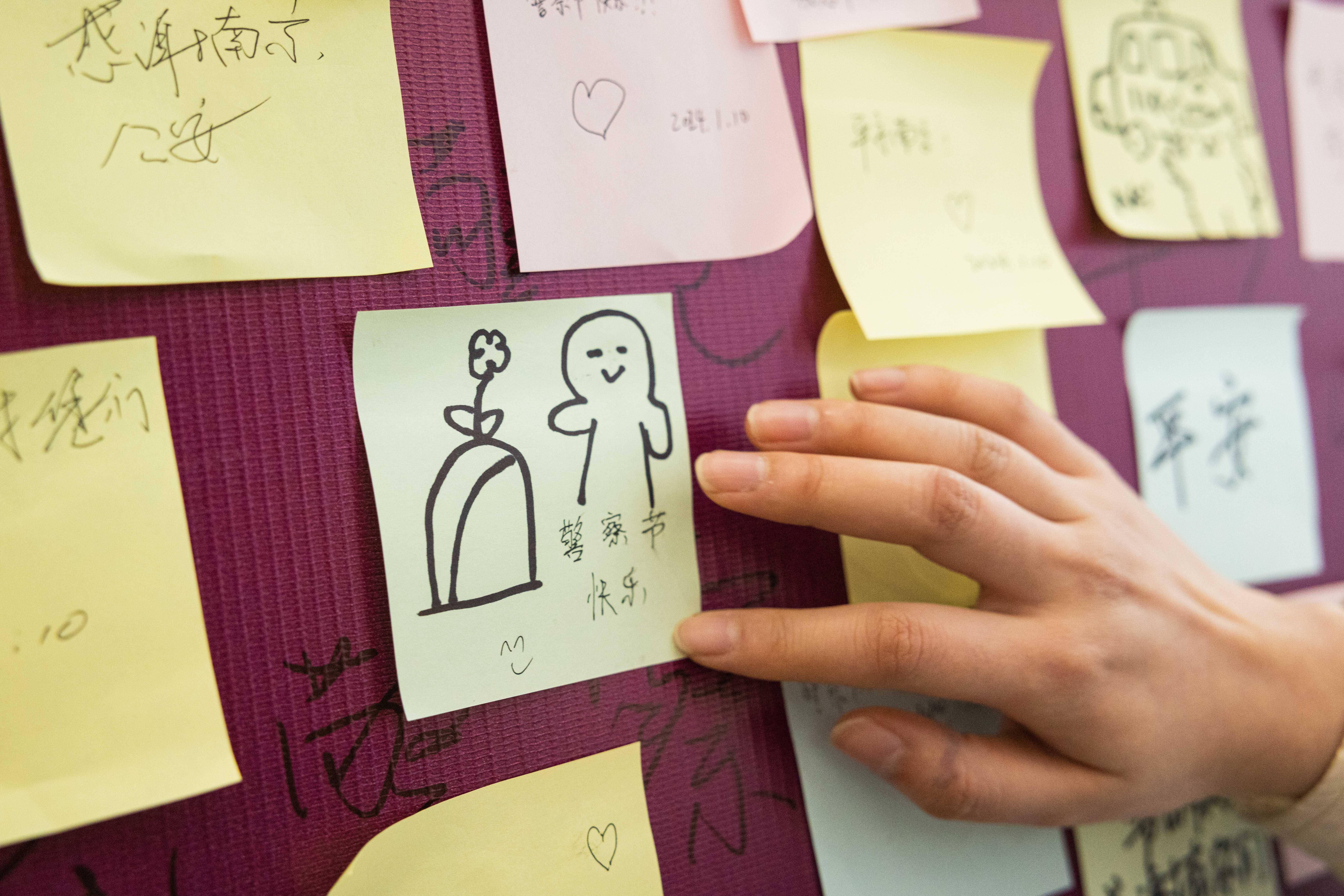 警察节,他们在留言墙上"表白"人民警察