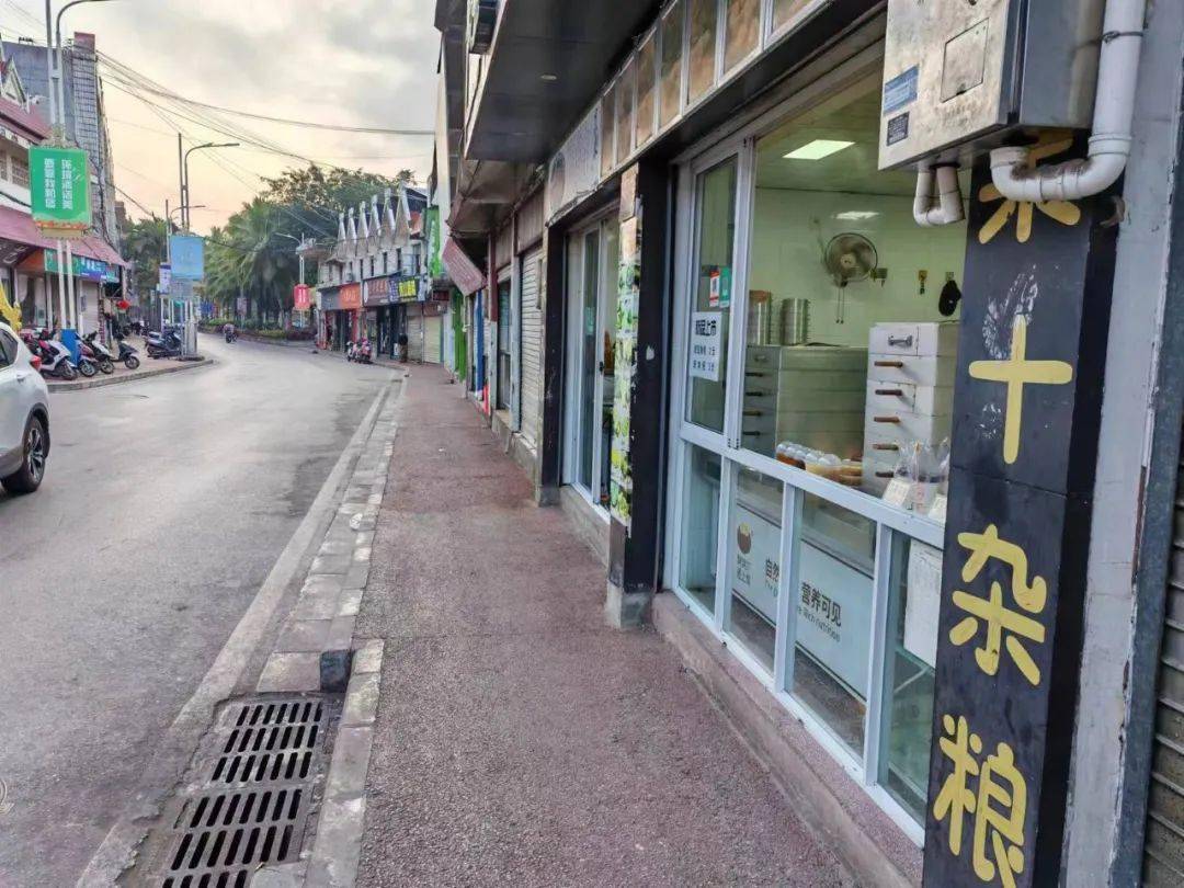 地 址:勐臘縣青年路窩窩遇上饃02(3)包秩序:不佔用人行橫道;不私設