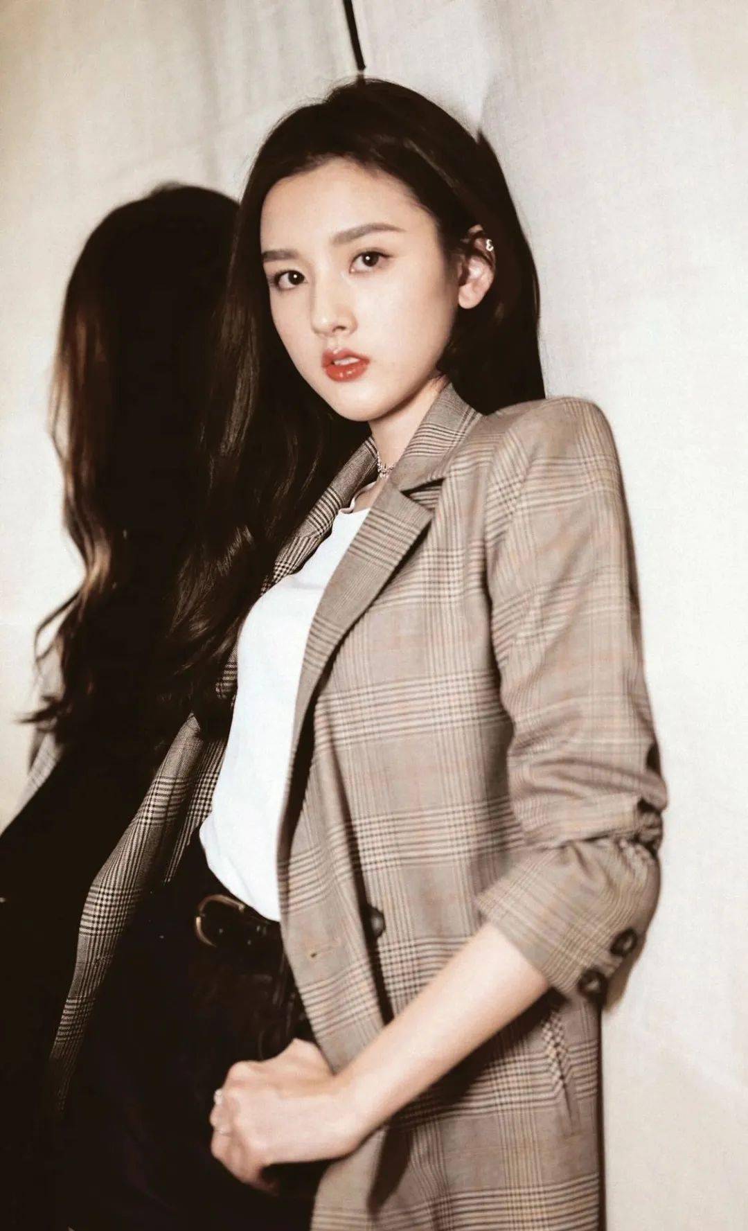 一问一答 | 迪丽热巴,胡歌《繁花》,赵丽颖张艺谋,蔡徐坤,宋祖儿