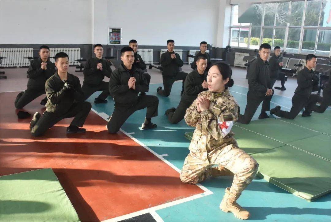 武警烟台特勤疗养中心:研训结合,助力备战打赢_训练伤_训练场_调研