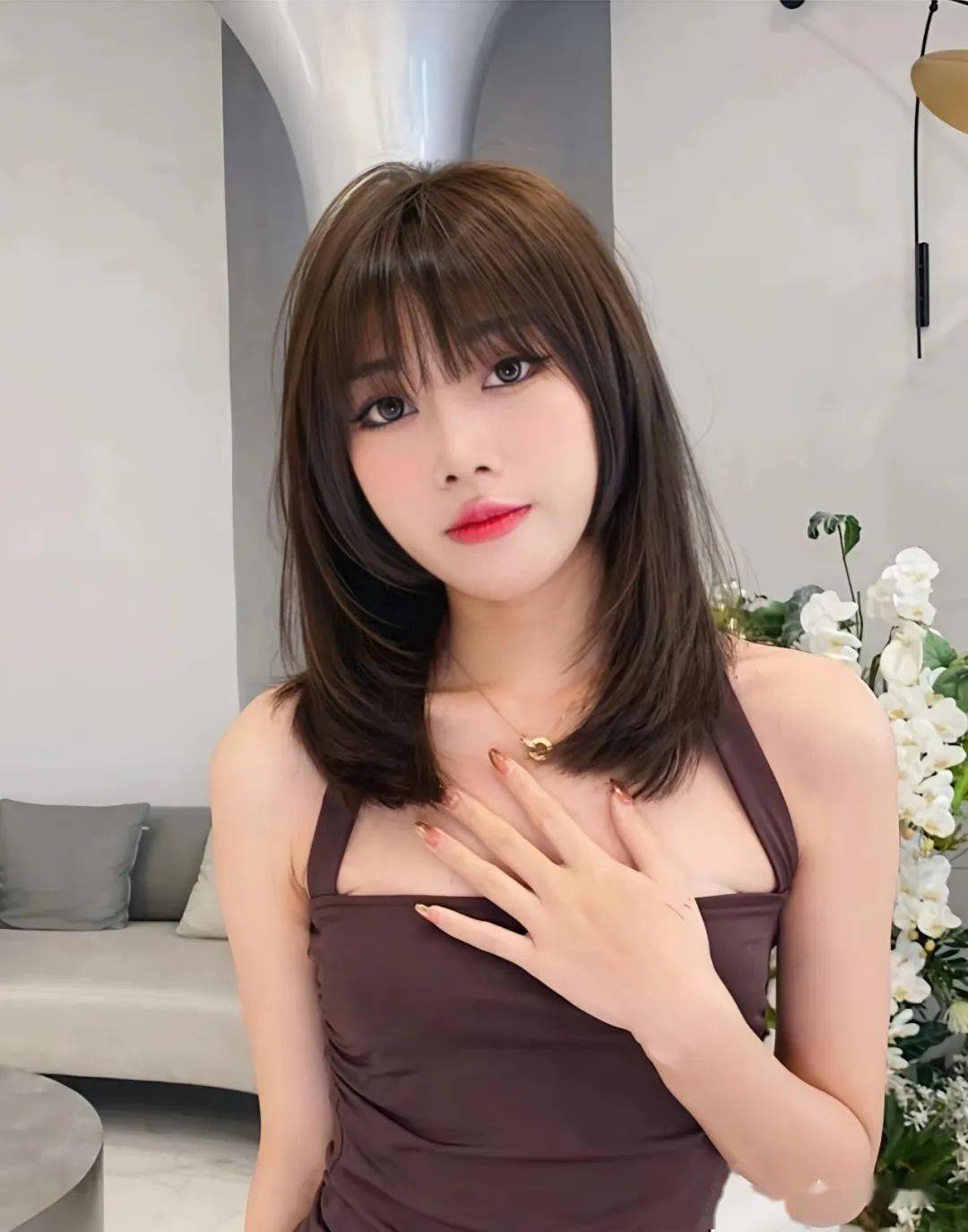 发型是指头发的长度,颜色和形状,是肉眼所能观察到的,一般分为5种