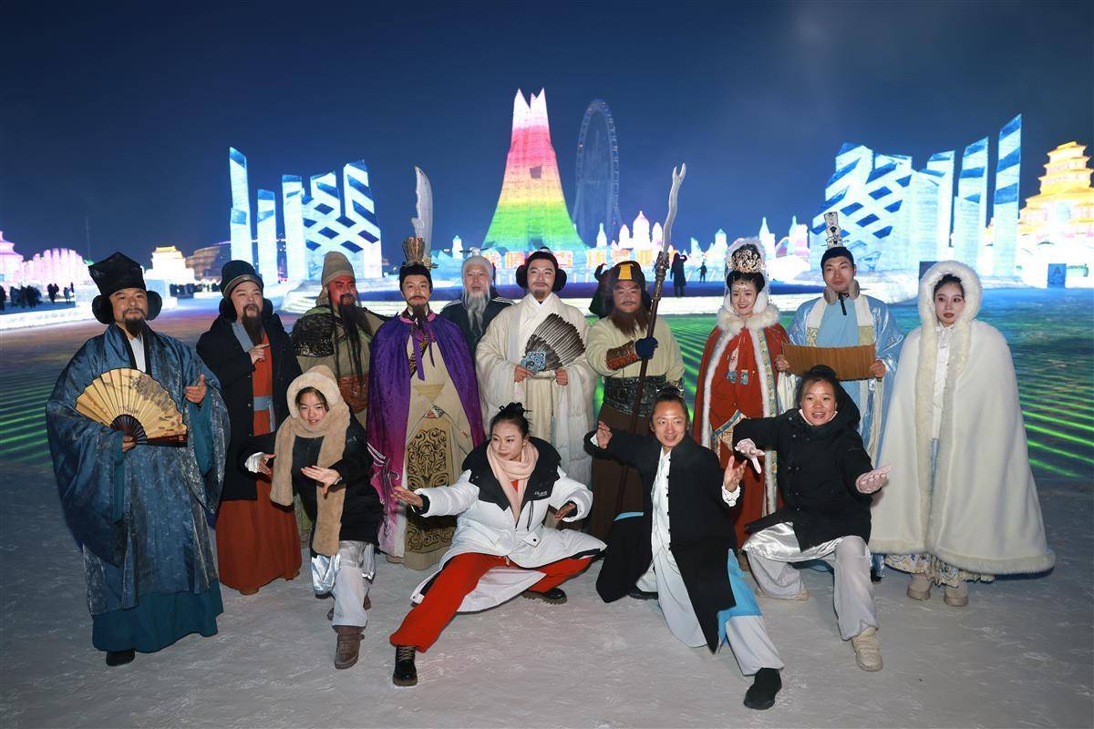 雪中吟离骚、冰上打太极……湖北历史名人“天团”闪耀哈尔滨冰雪大世界(雪中赋诗)